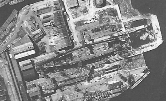 Kronštadt během stavby, By Unknown Luftwaffe photographer - Stanley, Roy M., Col. Eastern Front Images: Imagery from WWII and Cold War Intelligence Files. Barnsley, UK: Pen & Sword Aviation, 2016 ISBN 978-1-47388-351-2, Public Domain