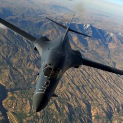 Bombardér B-1B, Robert Sullivan, Public Domain