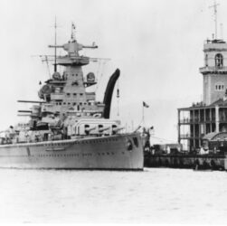 Admiral Scheer, U.S. Navy – Official U.S. Navy photo NH 59664 from the U.S. Navy Naval History and Heritage Command, Volné dílo