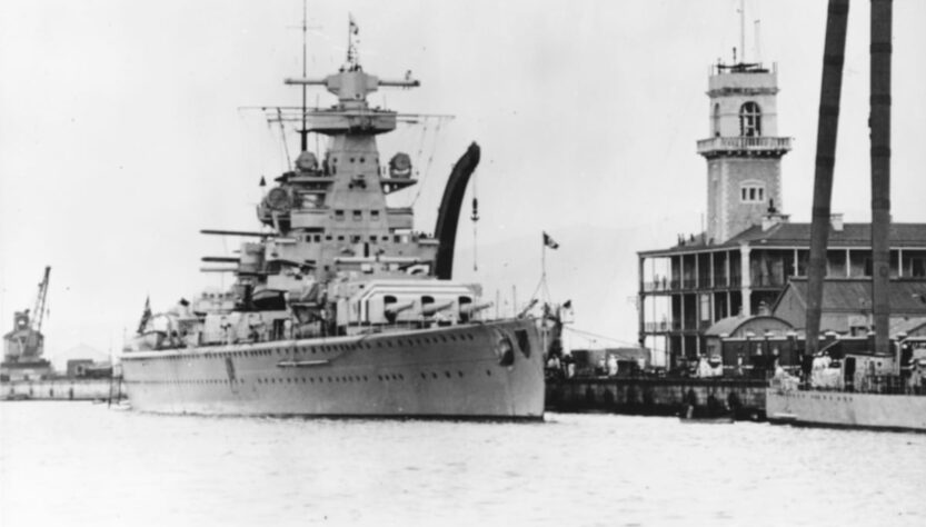 Admiral Scheer, U.S. Navy – Official U.S. Navy photo NH 59664 from the U.S. Navy Naval History and Heritage Command, Volné dílo