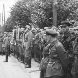 Vojáci Třetí říše a SSSR na přehlídce v Polsku, Creative Commons Attribution-Share Alike 4.0 International license