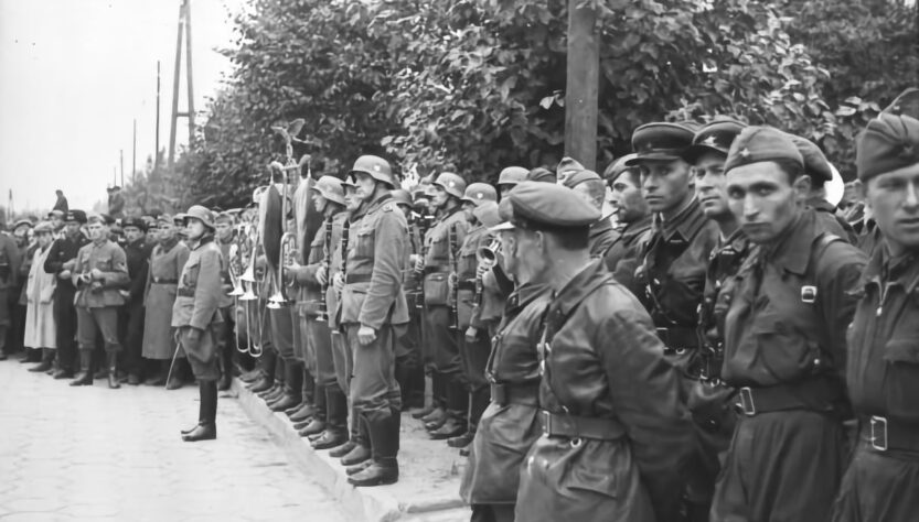 Vojáci Třetí říše a SSSR na přehlídce v Polsku, Creative Commons Attribution-Share Alike 4.0 International license