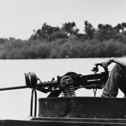 Člen posádky říčního člunu na řece Mekong, Joc R.D. Moeser USN 1142266, Public Domain