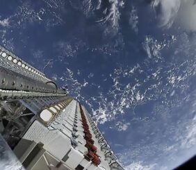 Satelity Starlink před uvolněním, Official SpaceX Photos – Starlink Mission, CC0