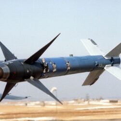 Cvičná střela AIM-9L pro výcvikové účely, Theodore J. Koniares, Public Domain