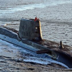 Ponorka třídy Astute, By © Crown Copyright 2012, OGL v1.0