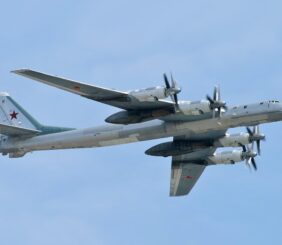 Tu-95, Sergey Kustov, CC BY-SA 3.0
