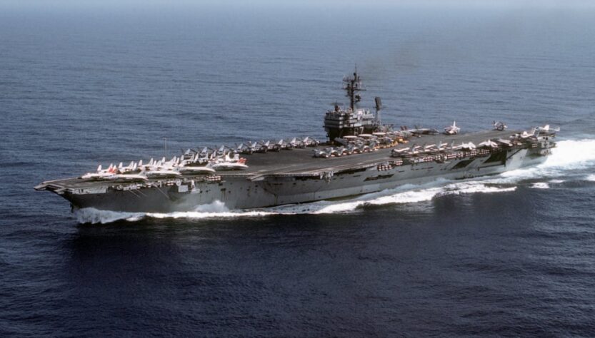 USS John F. Kennedy (CV-67), Stukenberg, USN – U.S. DefenseImagery photo VIRIN: DN-ST-82-08865, Volné dílo