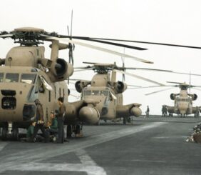 Vrtulníky Bluebeard RH-53D na palubě USS Nimitz, By US Navy - DoD photo, USA, Public Domain