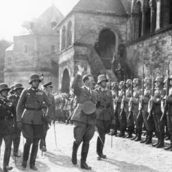 Hitler a Rommel na přehlídce, Bundesarchiv, Bild 183-1987-0313-503 / CC-BY-SA 3.0, CC BY-SA 3.0 de