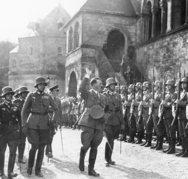 Hitler a Rommel na přehlídce, Bundesarchiv, Bild 183-1987-0313-503 / CC-BY-SA 3.0, CC BY-SA 3.0 de