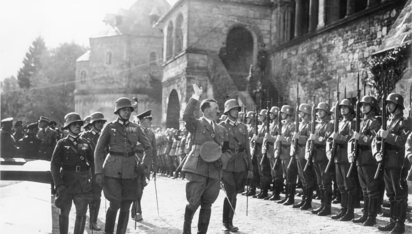 Hitler a Rommel na přehlídce, Bundesarchiv, Bild 183-1987-0313-503 / CC-BY-SA 3.0, CC BY-SA 3.0 de