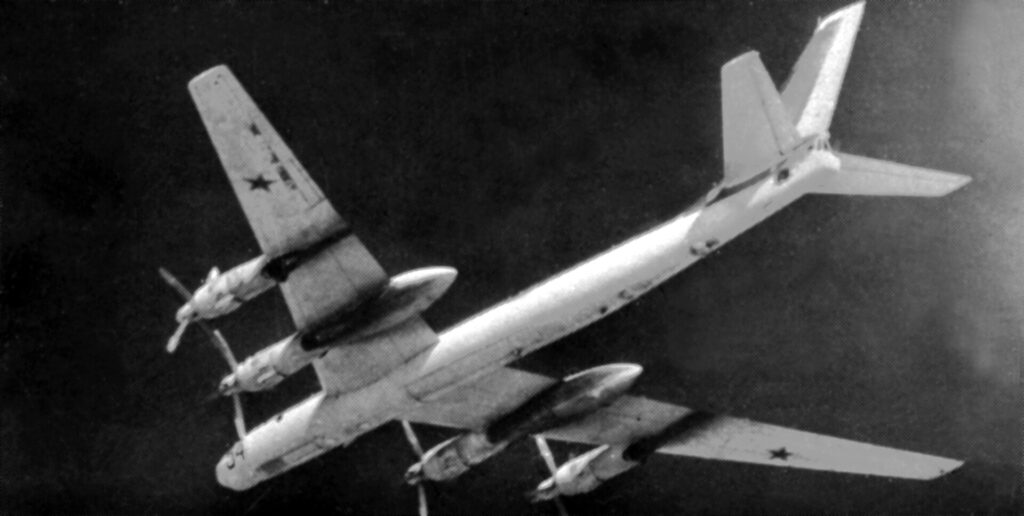 Tu-95, By Department of Defense. American Forces Information Service. Defense Visual Information Center, Public Domain