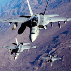 F/A-18F Super Hornet, U.S. Air Force photo by Staff Sgt. Andy M. Kin, Volné dílo