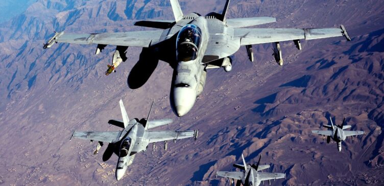 F/A-18F Super Hornet, U.S. Air Force photo by Staff Sgt. Andy M. Kin, Volné dílo