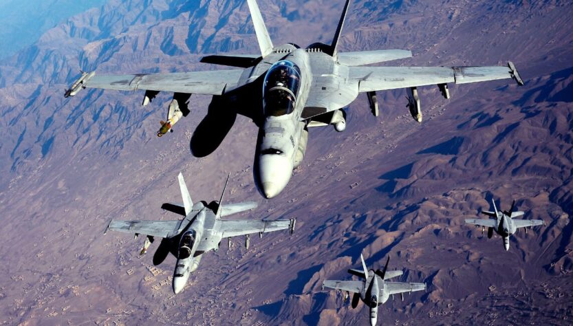 F/A-18F Super Hornet, U.S. Air Force photo by Staff Sgt. Andy M. Kin, Volné dílo