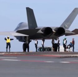 J-35 na palubě letadlové lodi, By 中国新闻社, CC BY 4.0