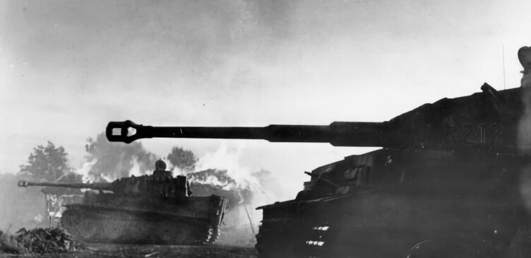 Tiger, Bundesarchiv, Bild 183-J14813 / Henisch / CC-BY-SA 3.0, CC BY-SA 3.0 de