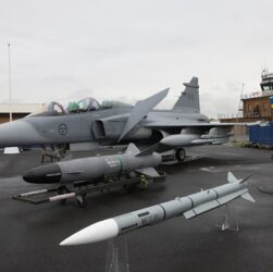 MBDA Meteor a Gripen, wallycacsabre, CC BY 2.0