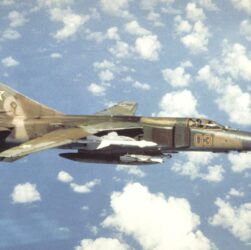 Sovětský letoun MiG-23, By DoD photo - http://www.dodmedia.osd.mil/; VIRIN: DN-ST-89-08431, Public Domain