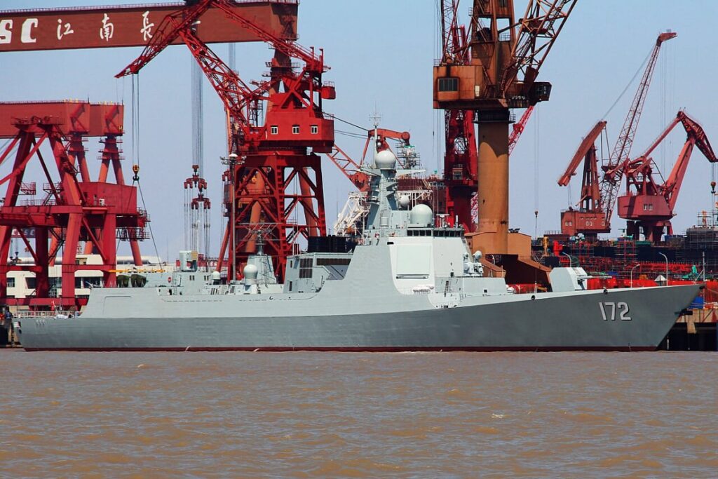 Type 052D, By 海防先锋 - Own work, CC BY-SA 4.0