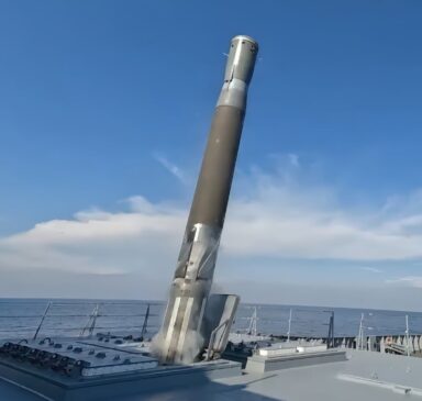Zdroj: United24 Media, Forces News, Militarnyi Autor/Licence fotografie: 3M22 Zirkon, Минобороны РФ - https://t.me/mod_russia/46460, CC BY 4.0