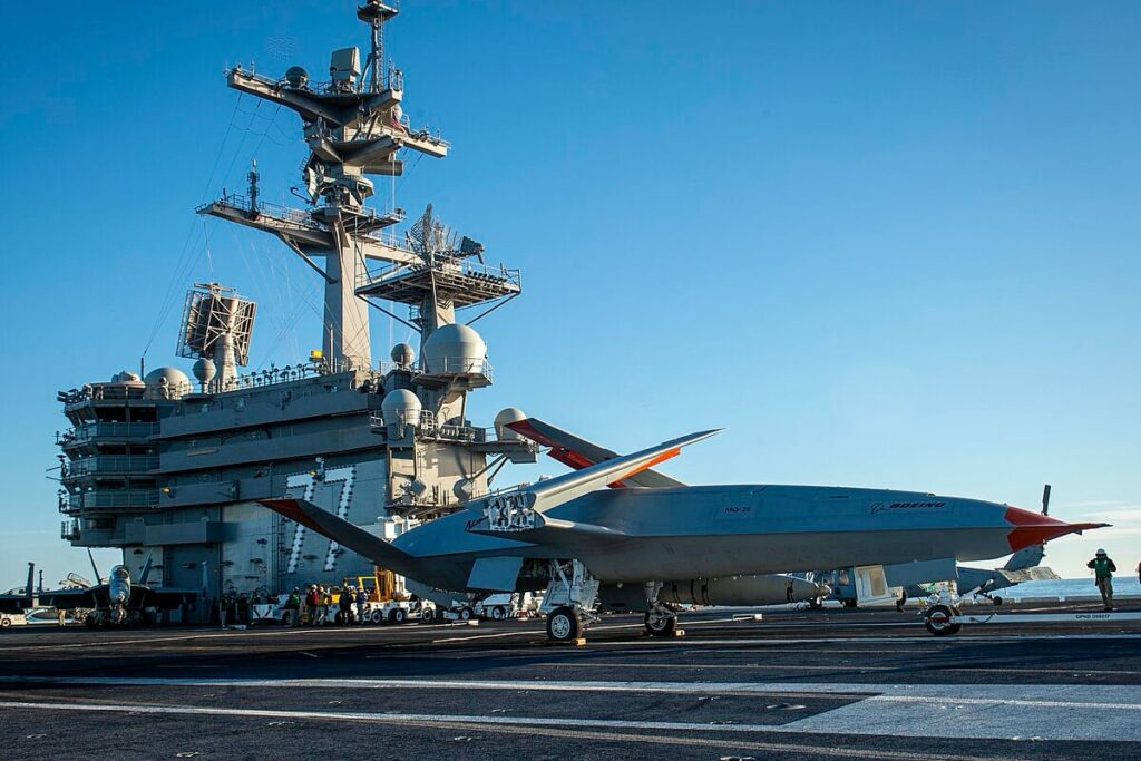 MQ-25 Stingray, U.S. Navy photo by Mass Communication Specialist 3rd Class Brandon Roberson, Volné dílo