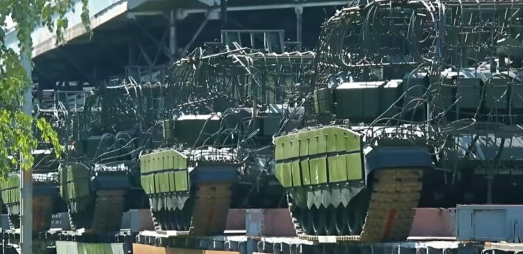 Tanky T-72B3M pro ruskou armádu, snímek obrazovky z videa Rostecu