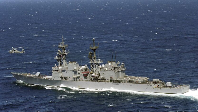 Spruance Class, USS Elliot (DD 967), PH1(Nac) James G. McCarter, USN, Public Domain