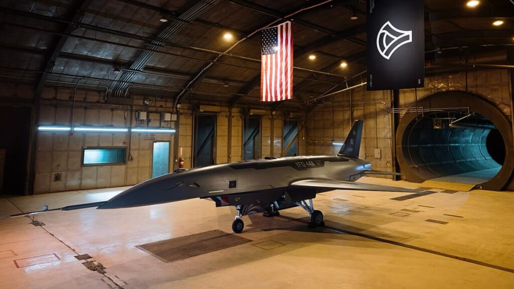 YFQ-44A Fury, Master Sgt. Gustavo Castillo – https://www.dvidshub.net/image/9006934/department-air-force-begins-ground-testing-collaborative-combat-aircraft-selects-beale-afb-preferred-location, Volné dílo